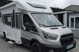 Carado T338 Ford Trail Edition von vorne links