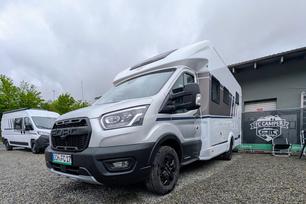 Carado T338 Ford Trail Edition von vorne rechts weitwinkelaufnahme